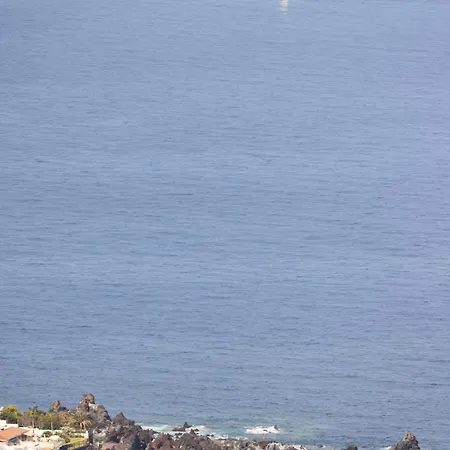 Nature Retreat With Ocean Views, Tamaimo Apartment *